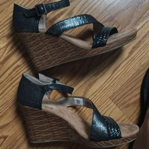 Toms Wedges size 9 New never worn